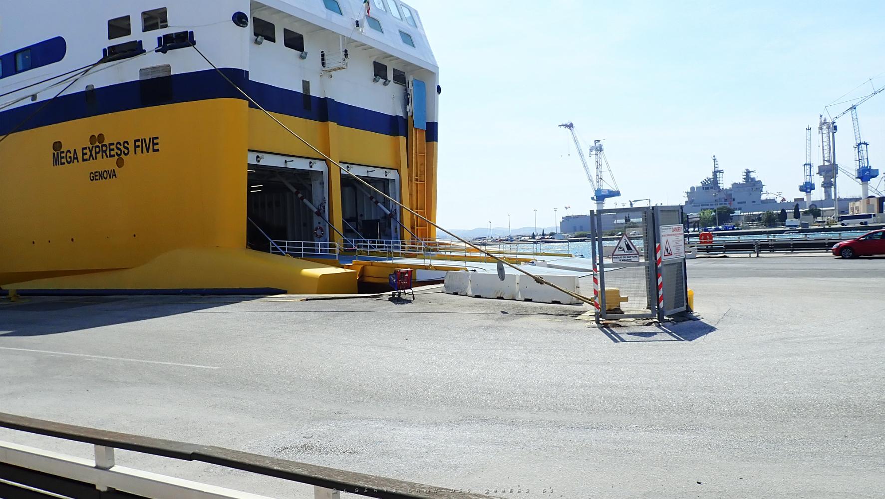 22 Toulon   Ouverture Pont Arriere.JPG